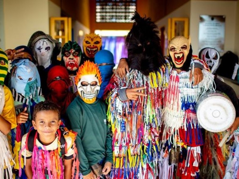 A Festa dos Caretas: O Guia Completo sobre a Tradição que Une o Sagrado e o Profano no Nordeste 2 A Festa dos Caretas