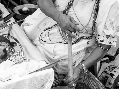 A Origem do Acarajé: A História, o Significado Sagrado e o Sabor da Ancestralidade Brasileira