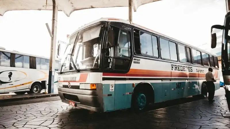Com Quantos Anos Você Pode Viajar de Ônibus Sozinho e o Que é Preciso Saber