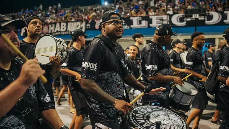 A Alma do Brasil em Ritmo: Uma Viagem pela História do Samba e Seus Mestres Inesquecíveis