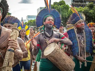 Celebrações Vibrantes: Produtos e Tradições das Festas Populares Brasileiras
