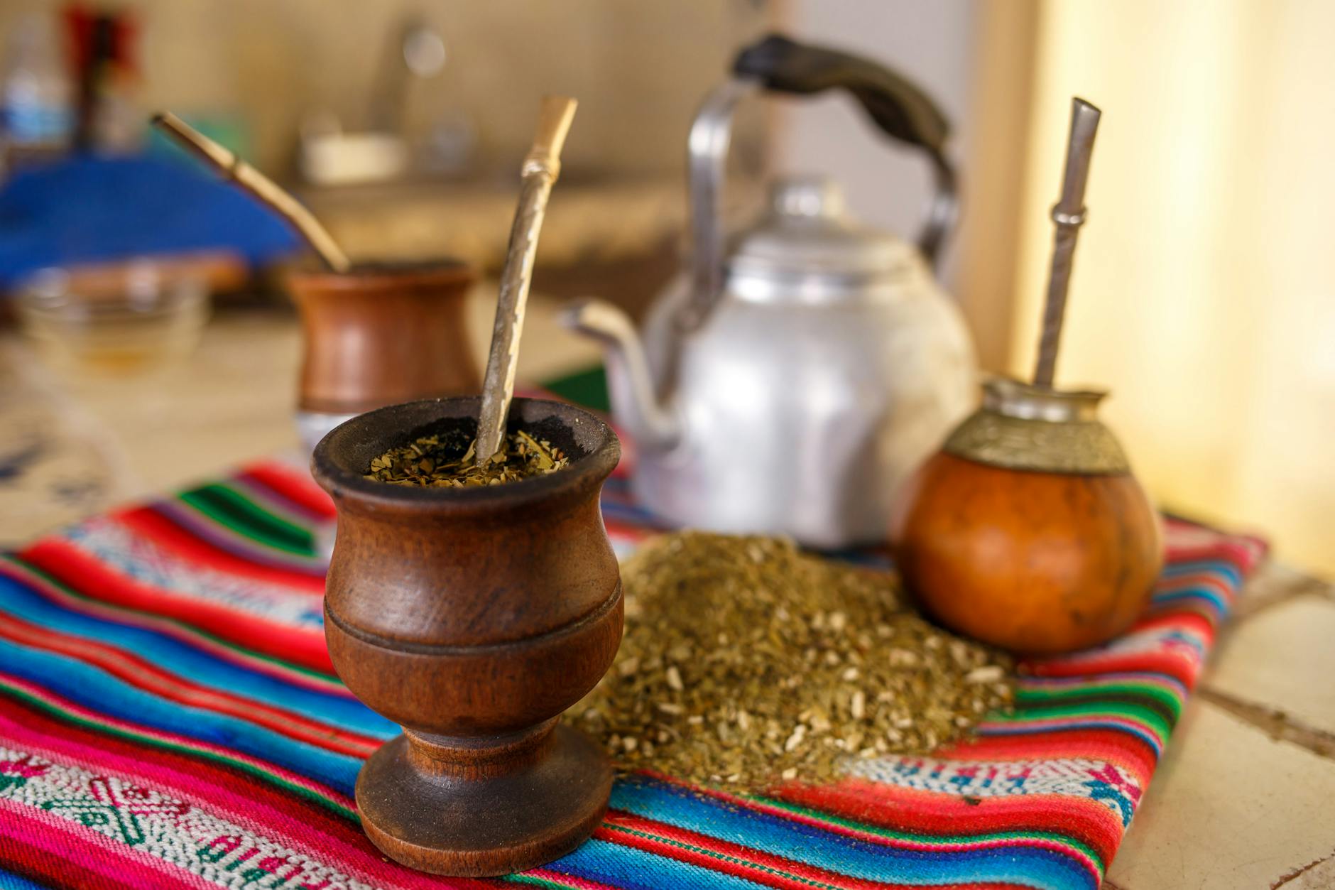 A Fascinante História do Chimarrão: Da Tradição Indígena ao Símbolo Gaúcho de Hospitalidade