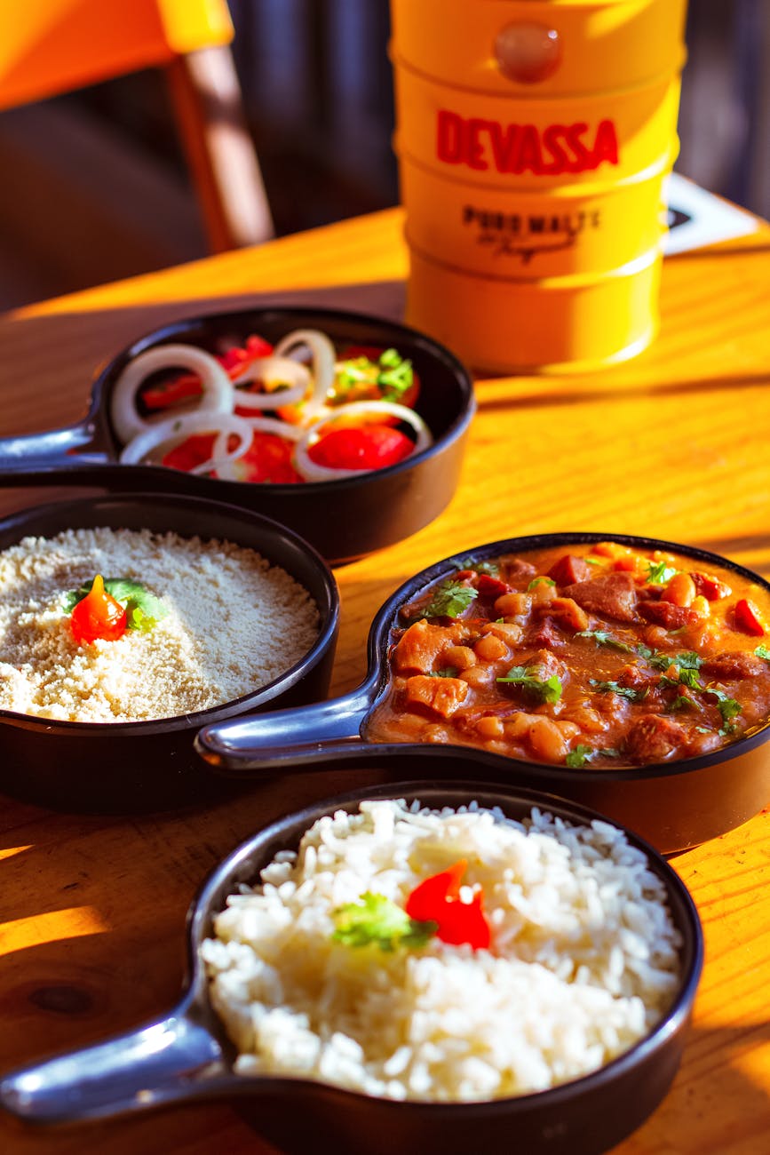 A Verdadeira História da Feijoada: Desvendando Mitos e Origens do Prato Mais Brasileiro