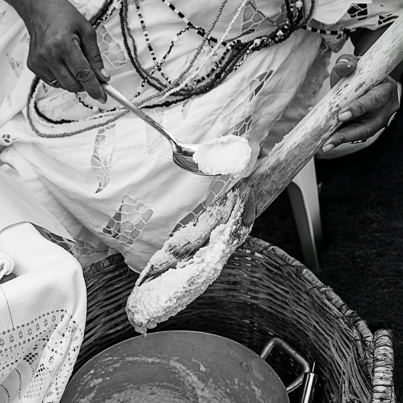 Acarajé e Afoxé: Ritmos e Sabores da Culinária Baiana que ecoam na Música Brasileira