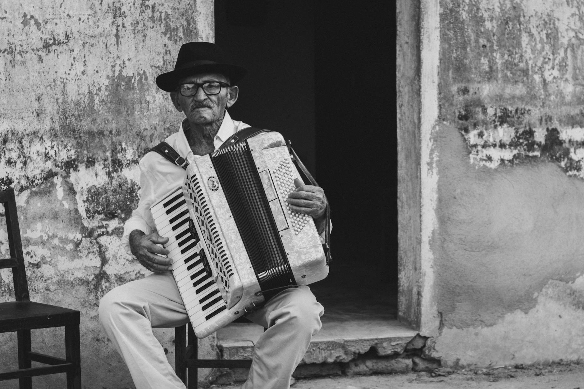 Cartola: O Maior Sambista da História e o Poeta da Mangueira